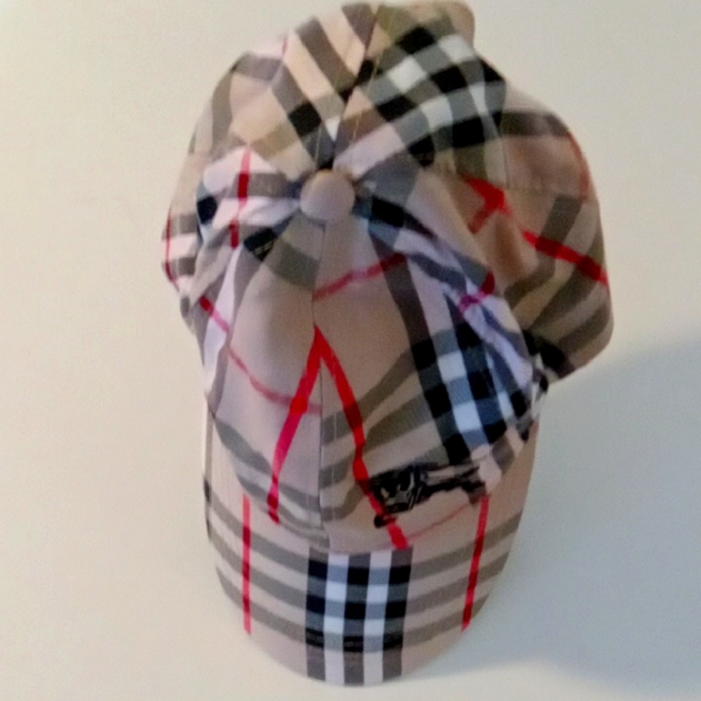 Stylish Plaid Cap with Red Highlights